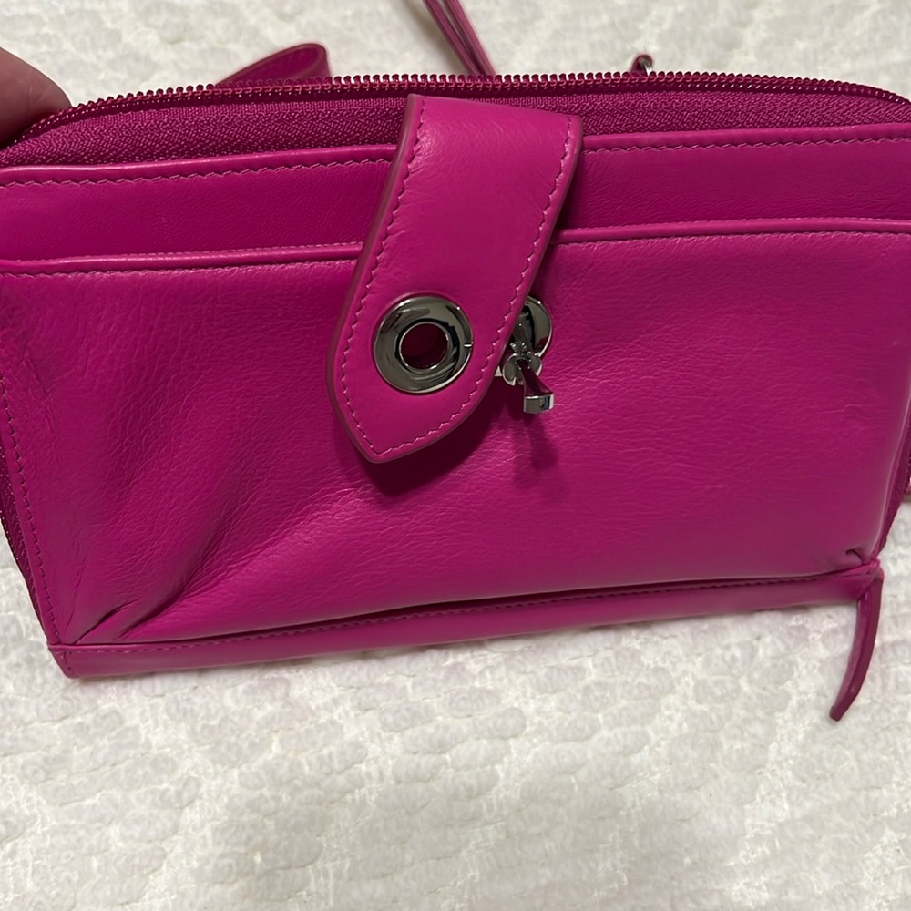 Brand new never used, cross body! Excellent condition!